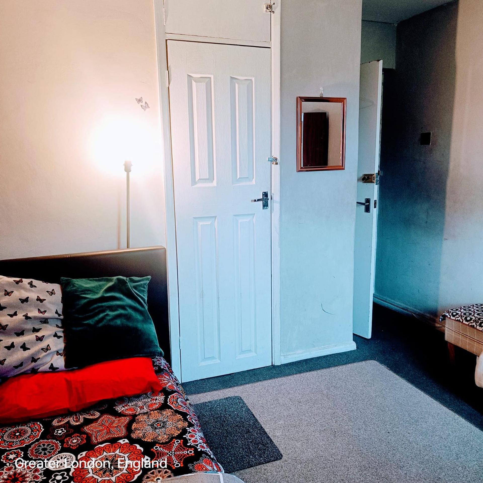 Cosy Private Room In Hornchurch, London With Free Parking Экстерьер фото