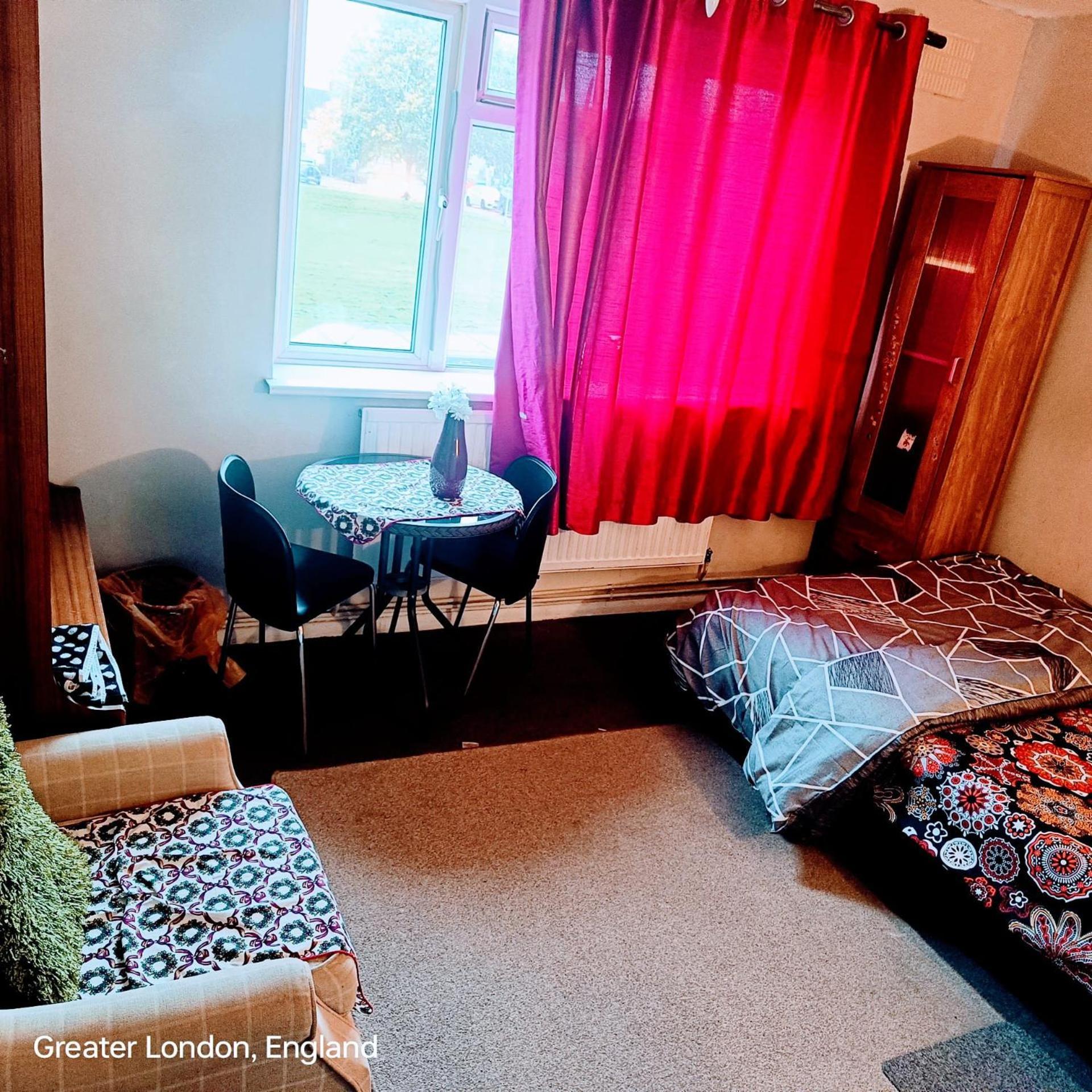 Cosy Private Room In Hornchurch, London With Free Parking Экстерьер фото